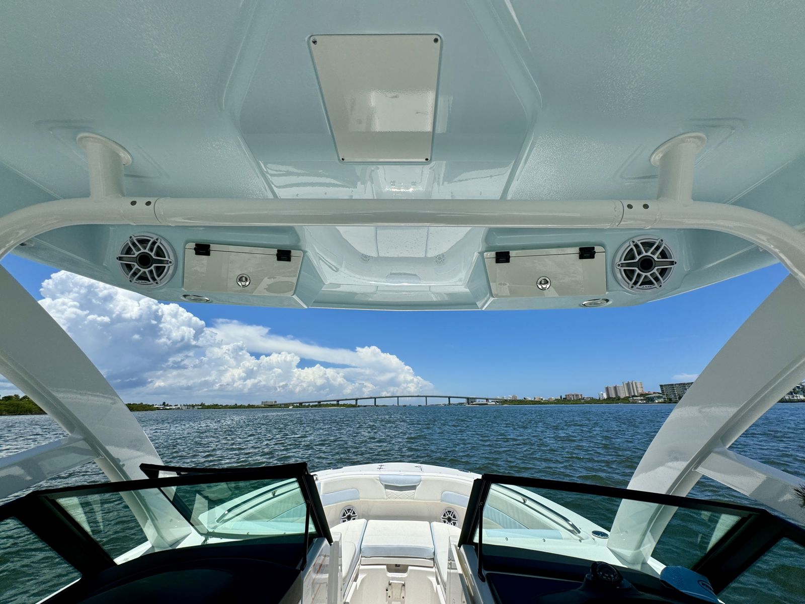 2025 Robalo R257-22