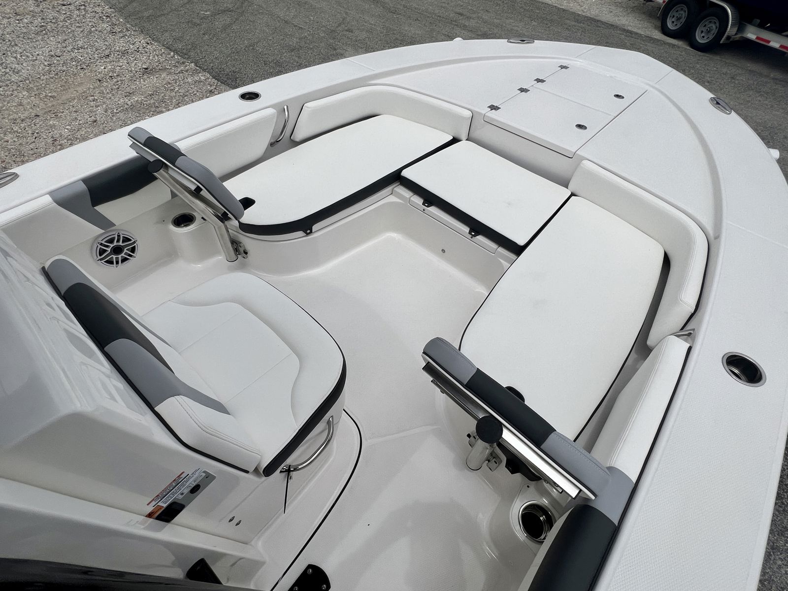 2025 Robalo 246 SD Cayman-22
