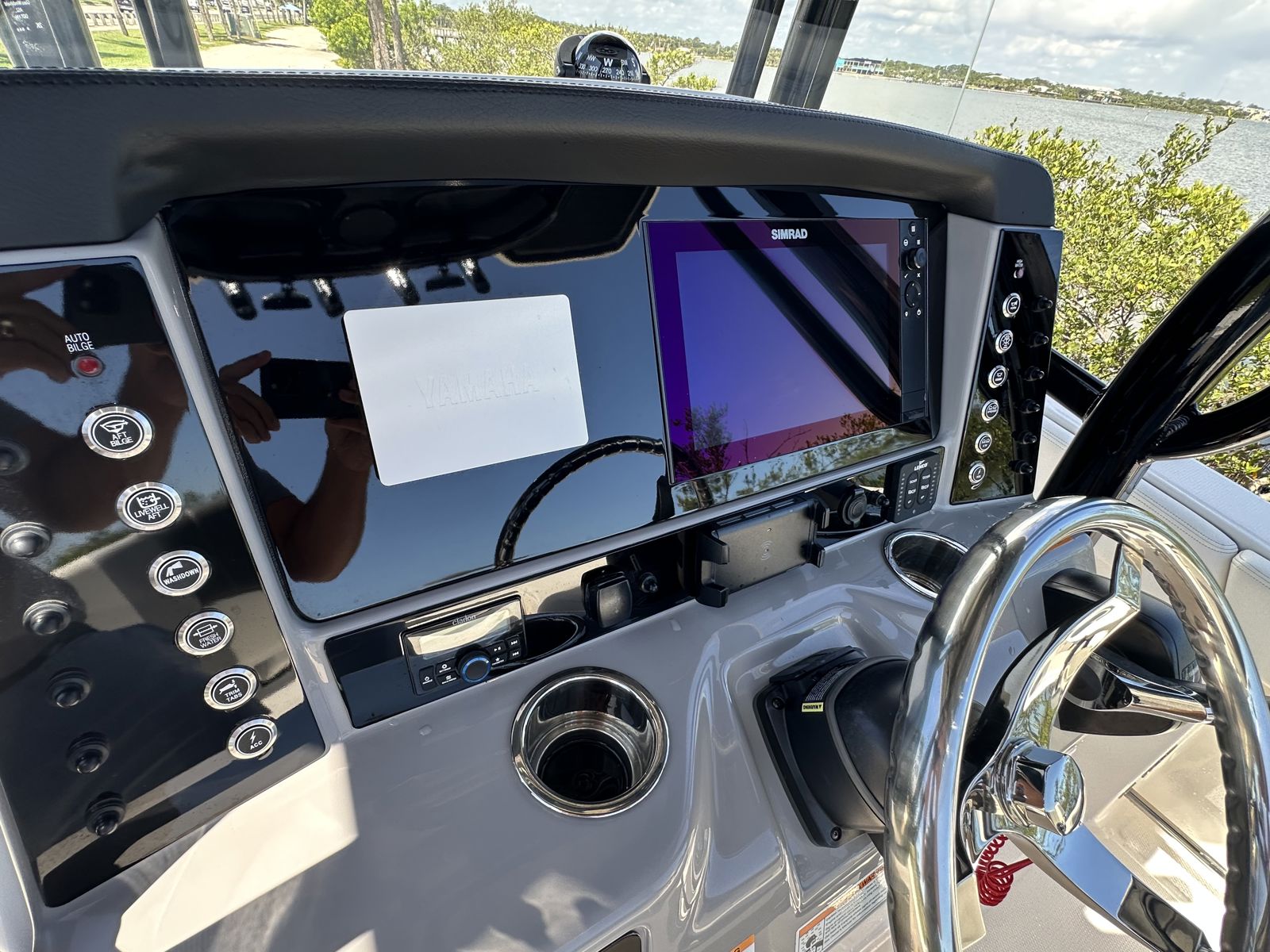 2024 Robalo R230-17