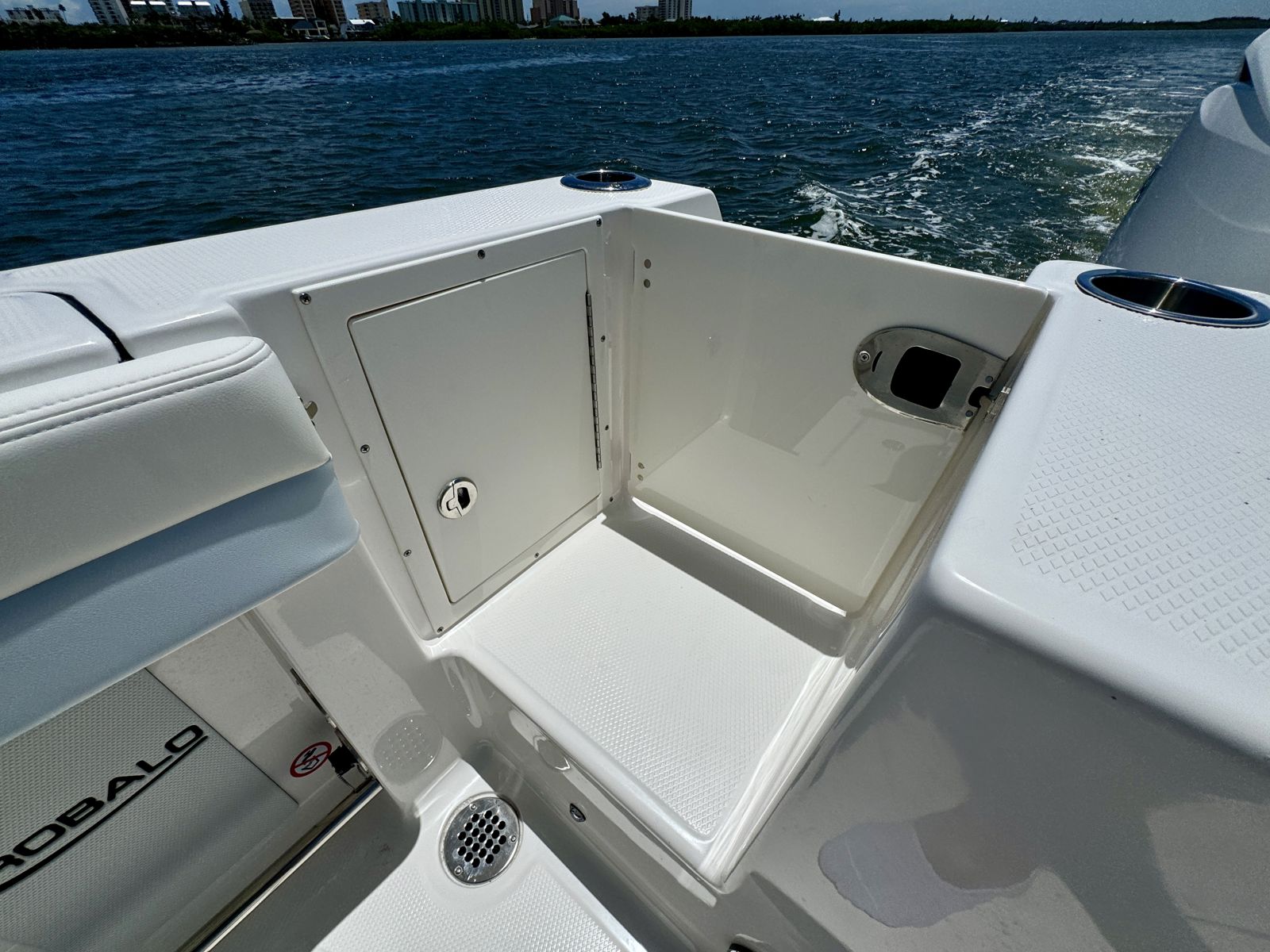 2025 Robalo R257-60