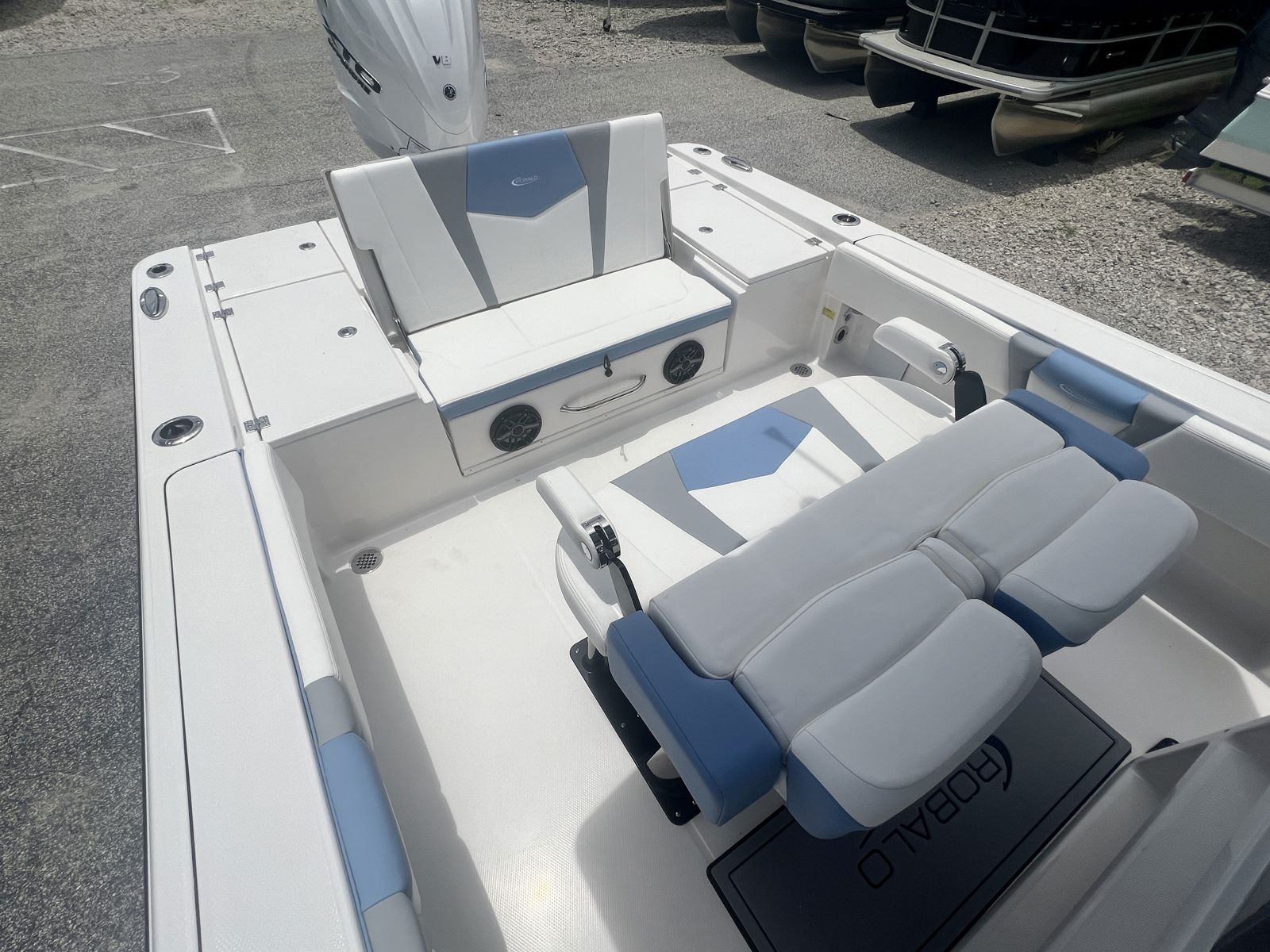 2025 Robalo 266 SD Cayman-15