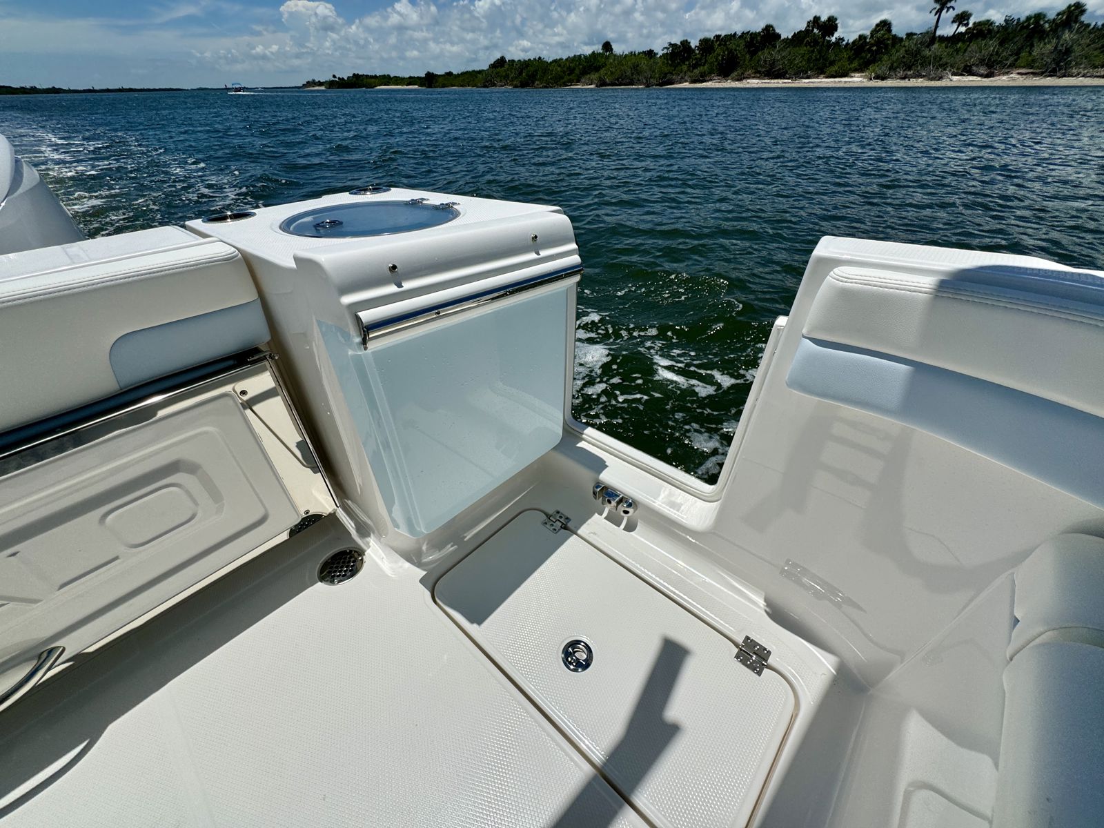 2025 Robalo R257-63