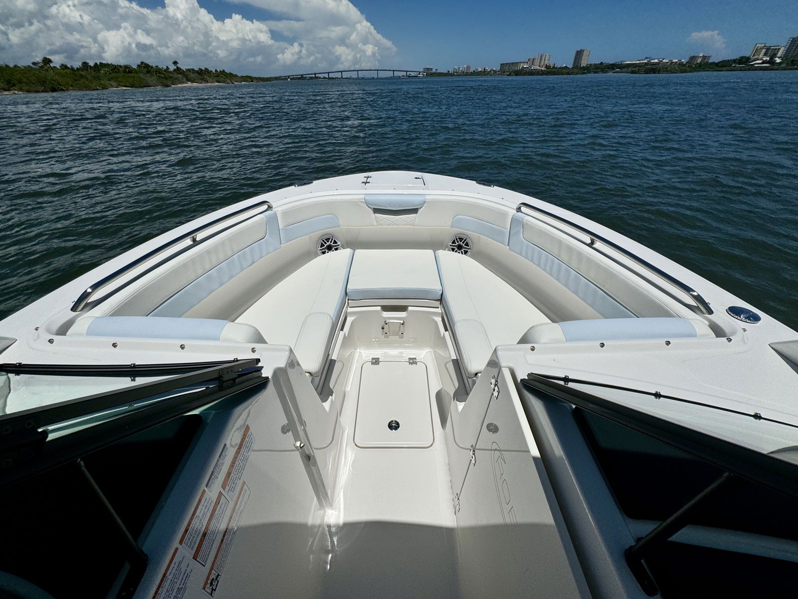 2025 Robalo R257-58