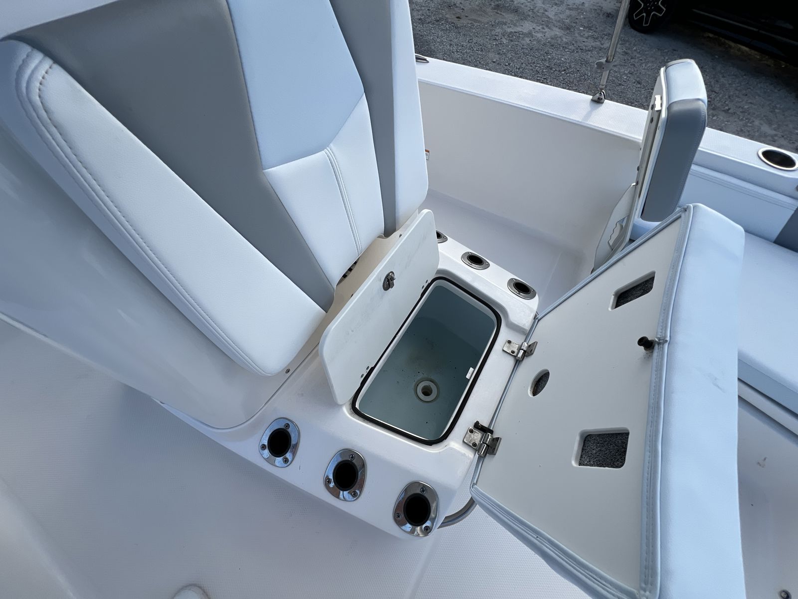 2024 Robalo 206c Cayman 20B-2-18