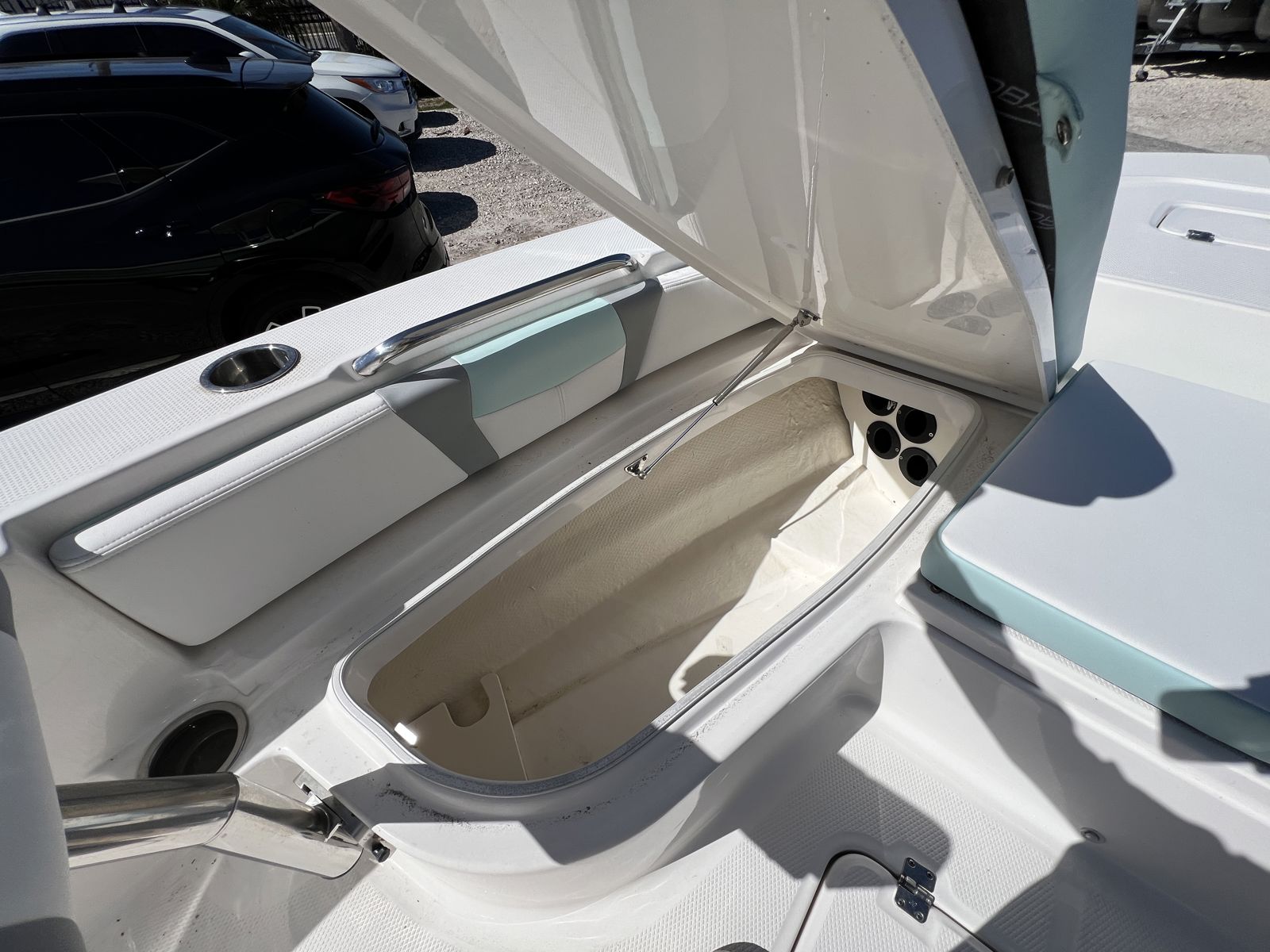 2024 Robalo 226 Cayman-20