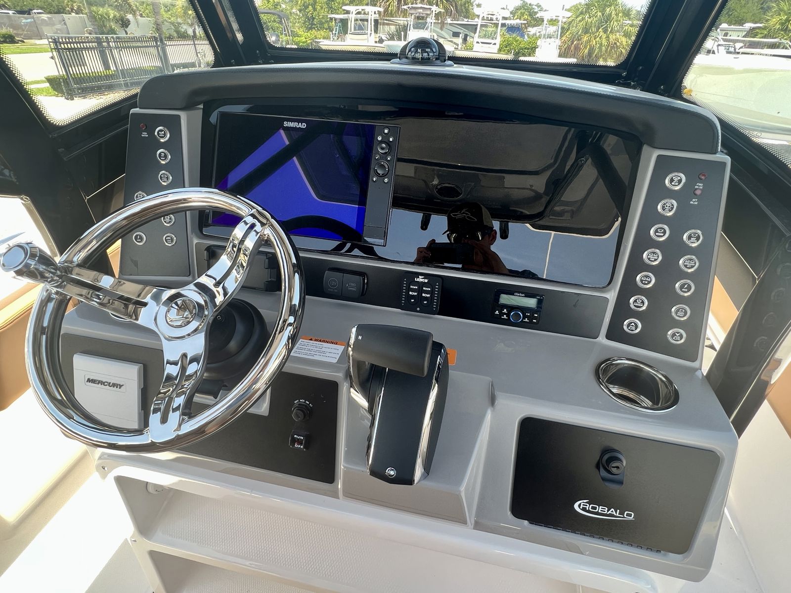 2025 Robalo 266 Cayman-11
