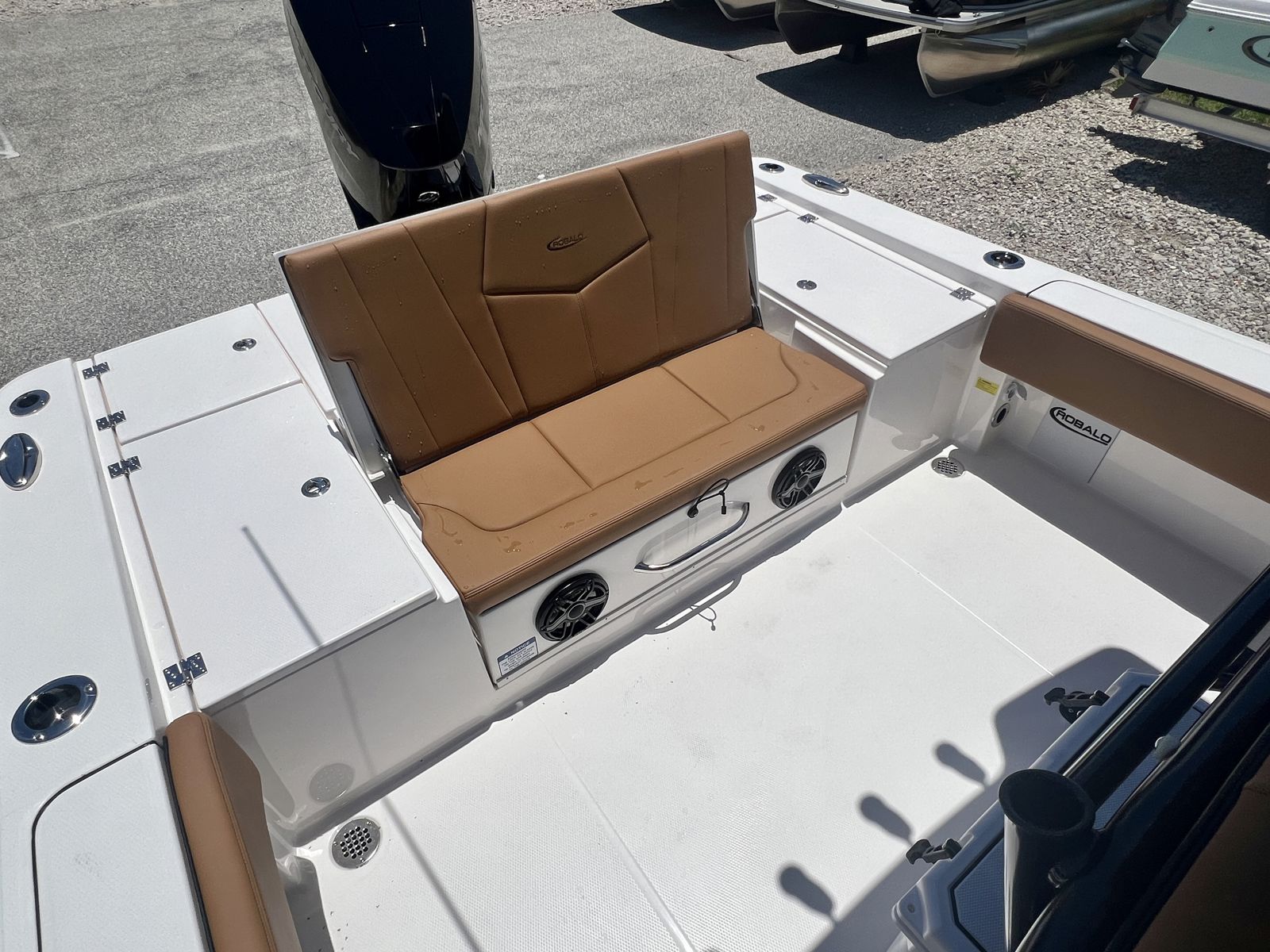 2025 Robalo 266 Cayman-13