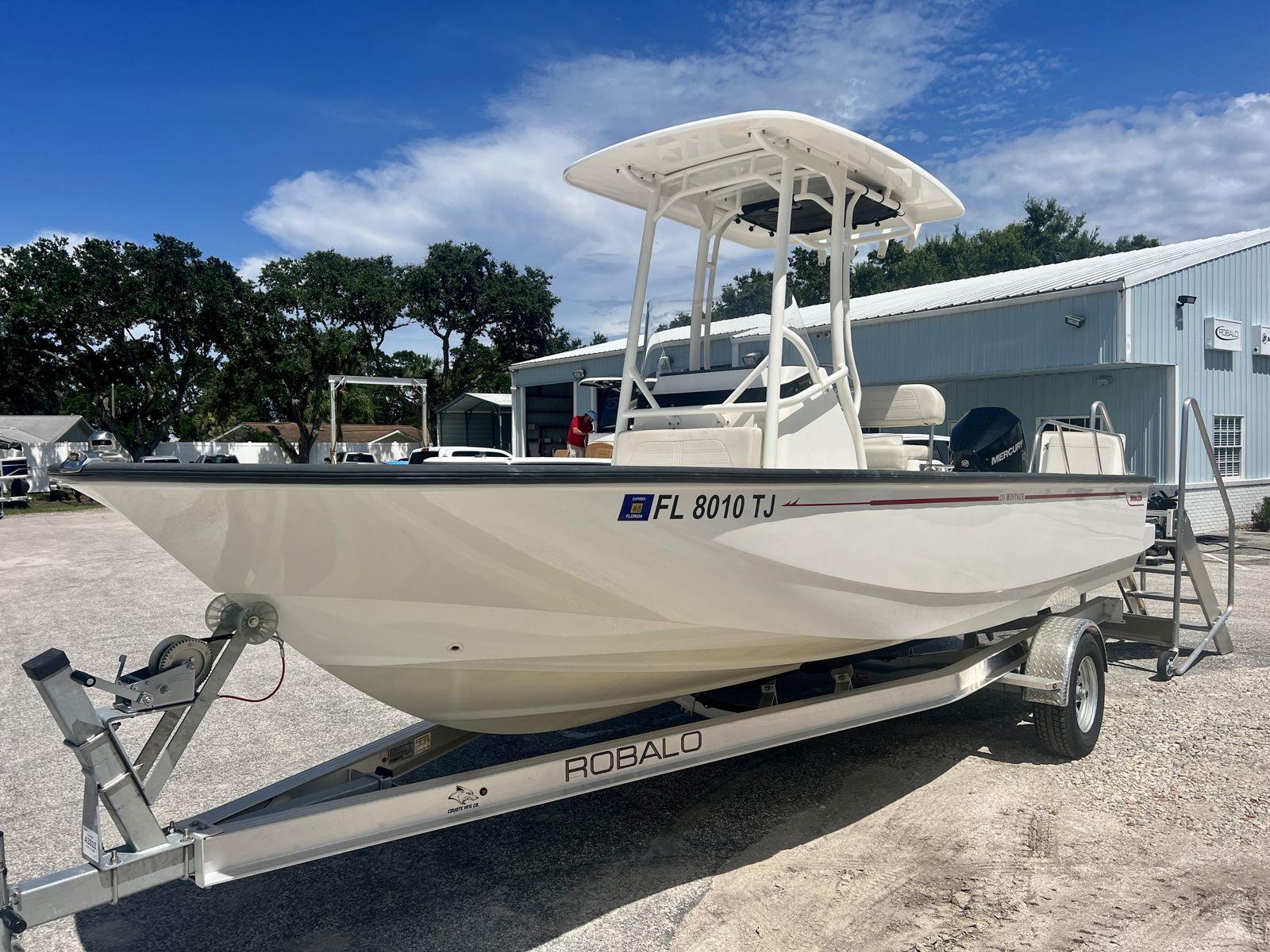 2023 Boston whaler 210 Montauk-4