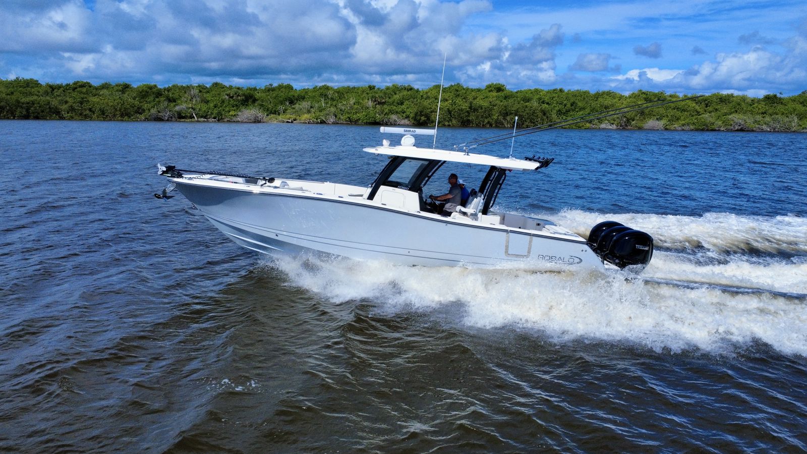 2022 Robalo R360-17