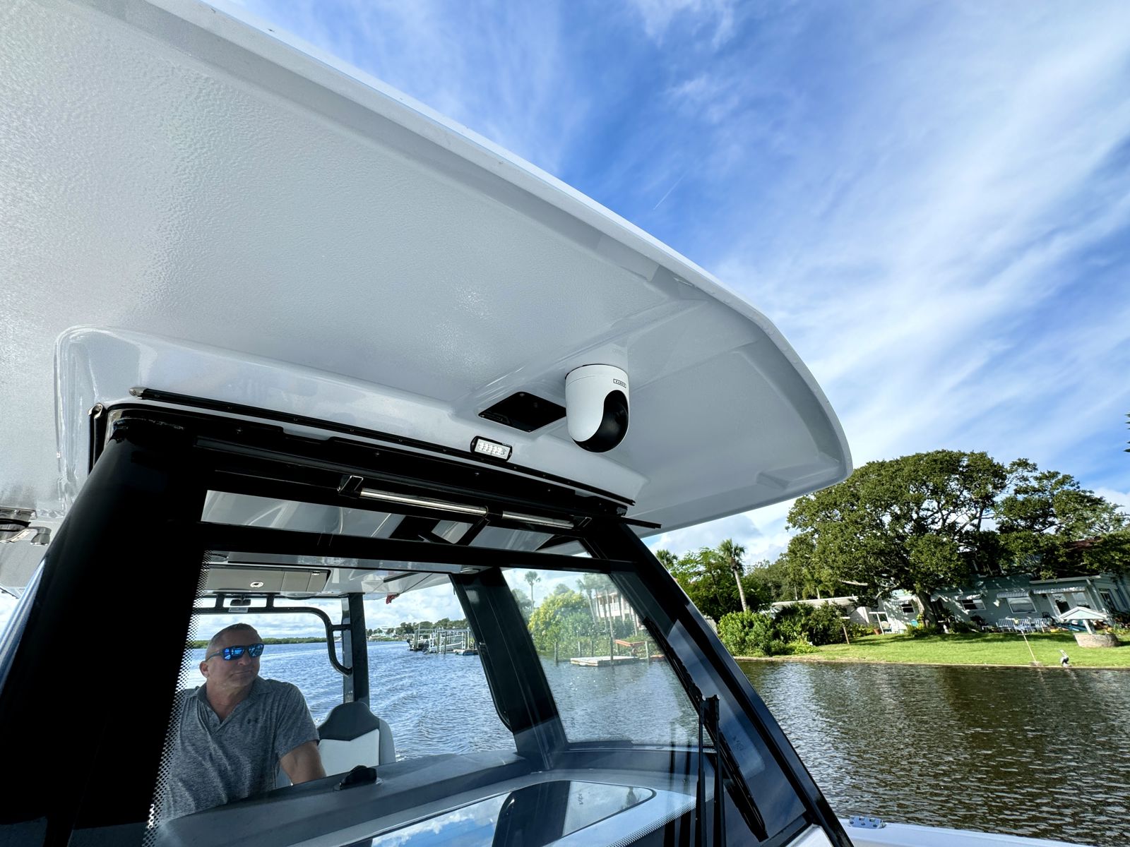 2022 Robalo R360-55