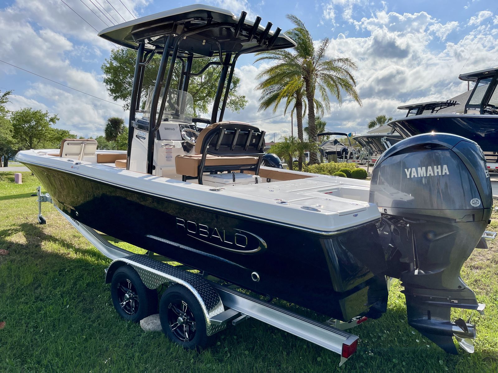 2025 Robalo 226 Cayman-6