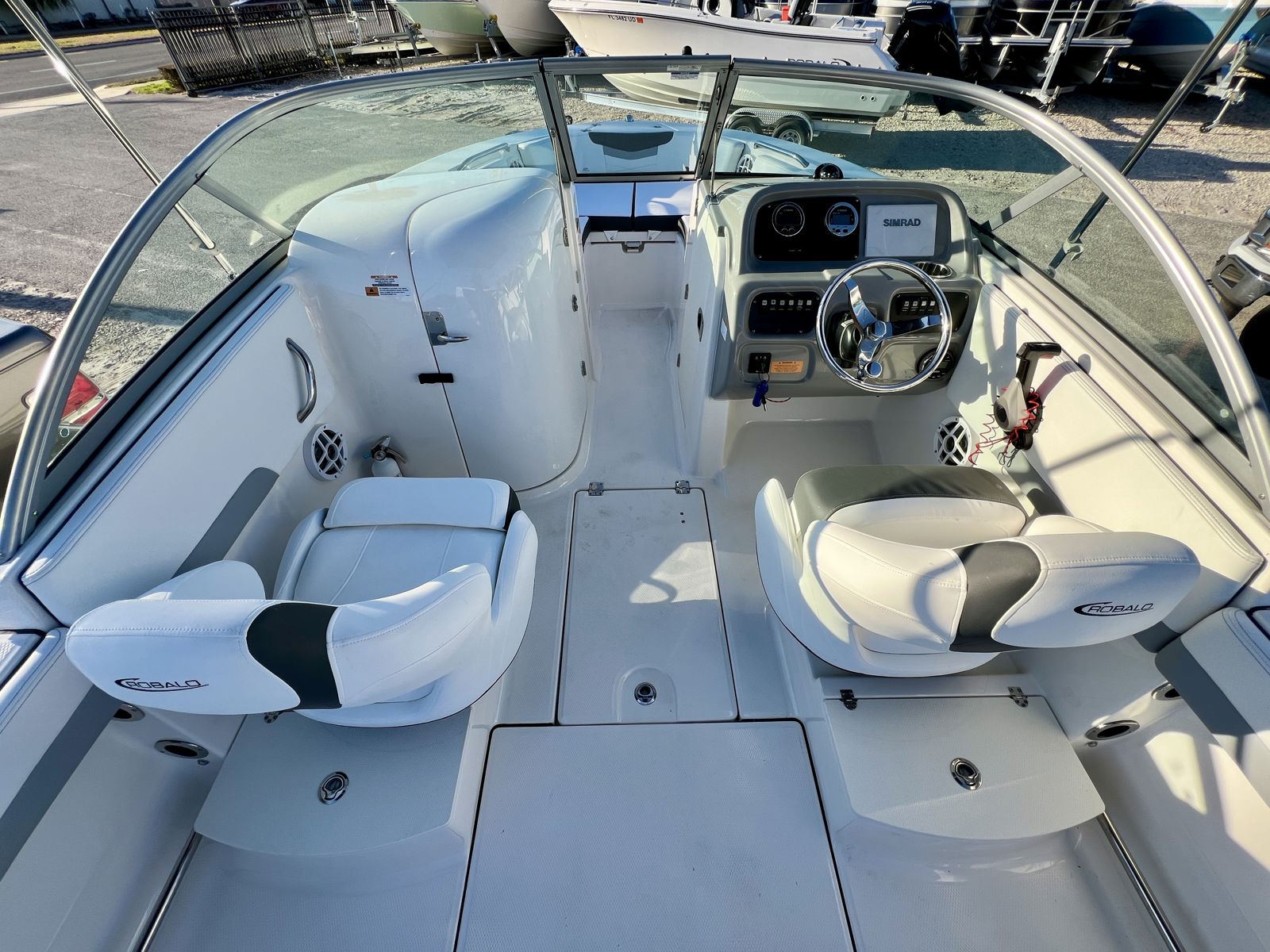 2024 Robalo R207-11