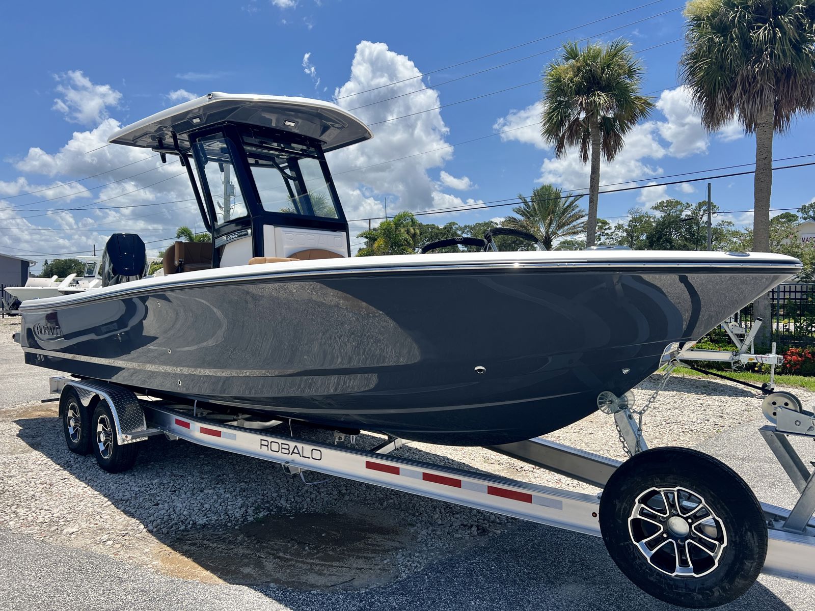 2025 Robalo 266 Cayman-7