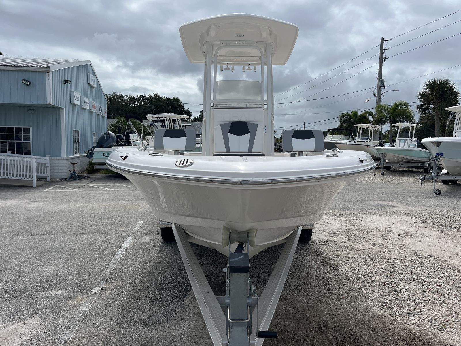 2024 Robalo 226 Cayman-8