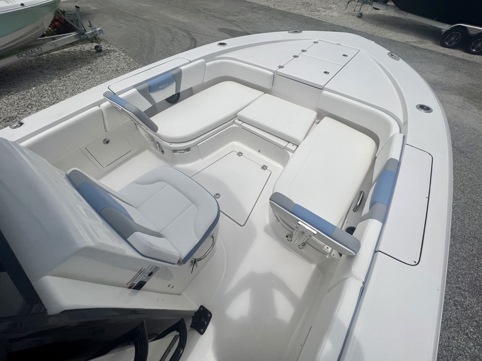 2025 Robalo 266 SD Cayman-18