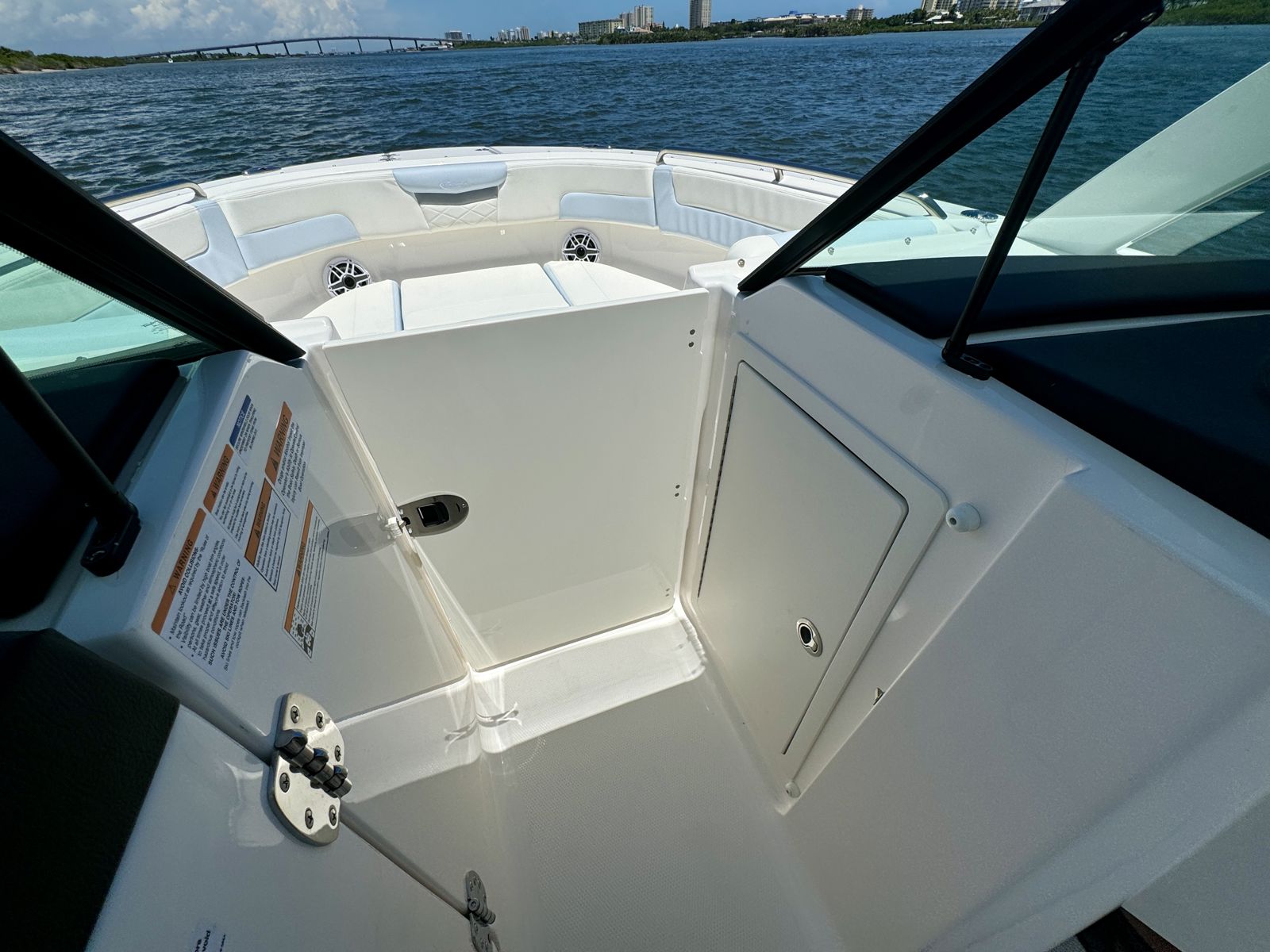 2025 Robalo R257-32