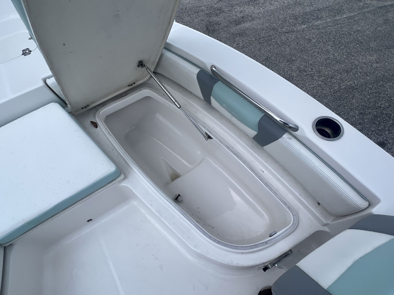 2024 Robalo 206 Cayman-10