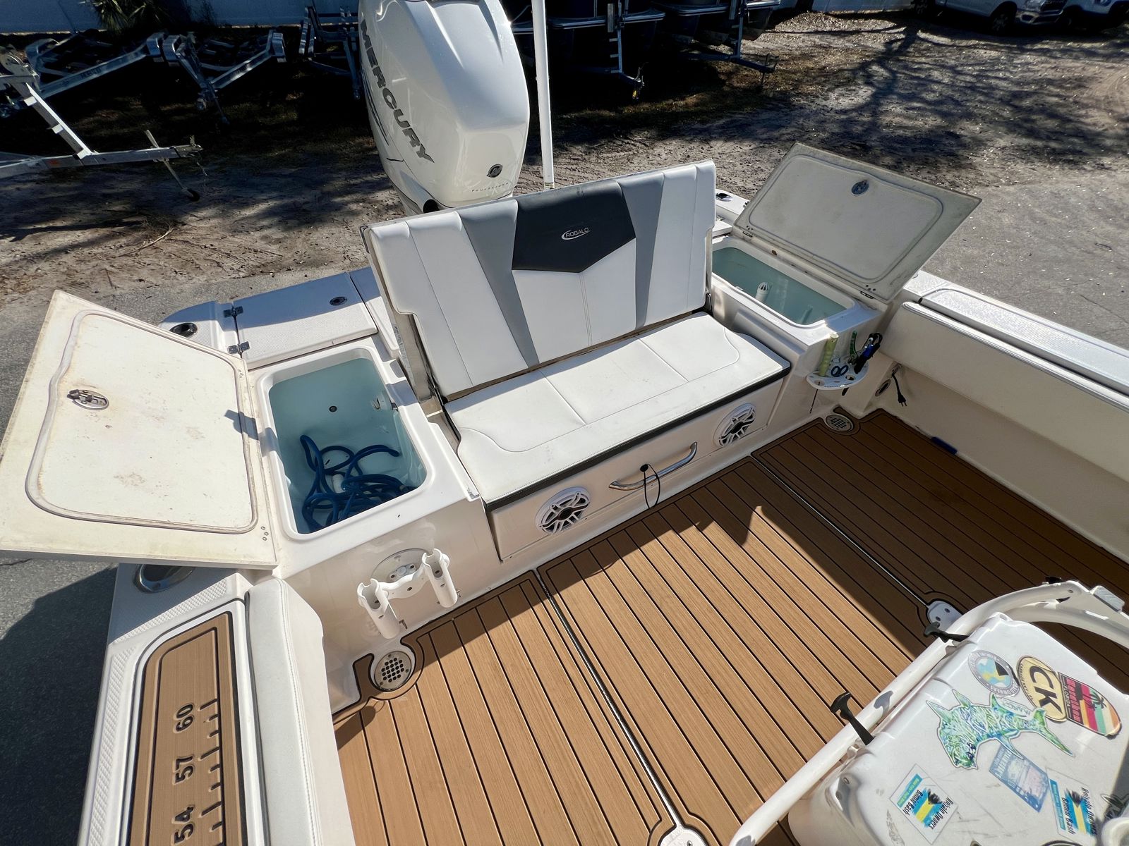 2023 Robalo 266 Cayman-8