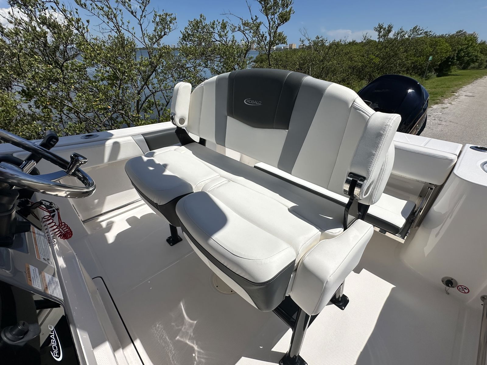 2024 Robalo R230-13