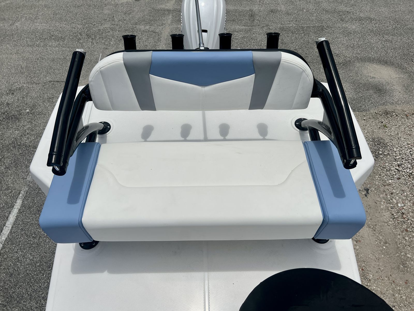 2025 Robalo 266 SD Cayman-23