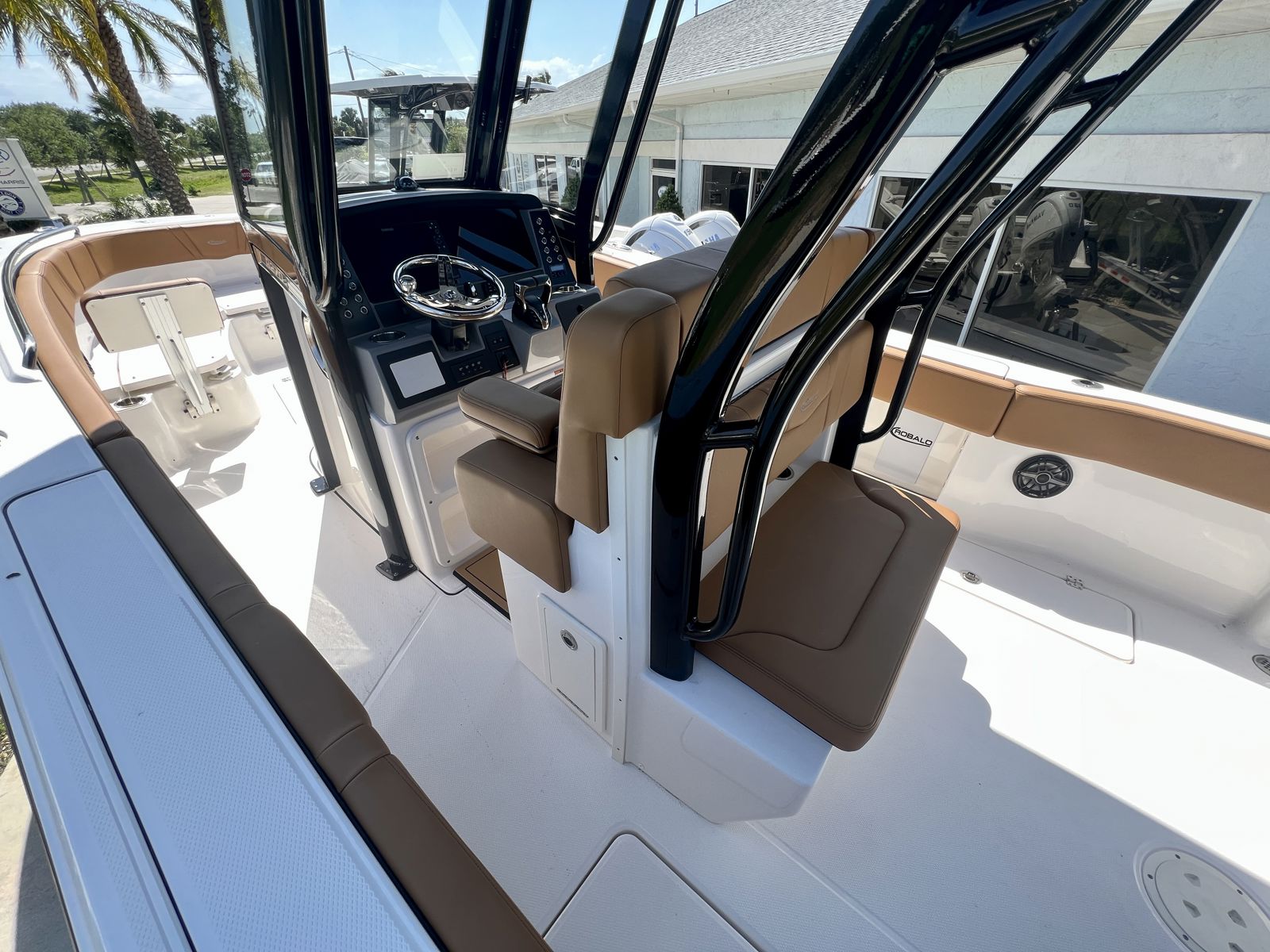 2025 Robalo R270-6