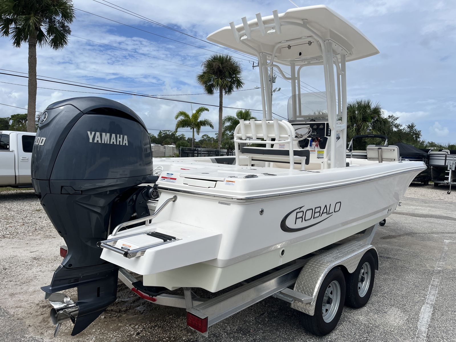 2024 Robalo 226 Cayman-3