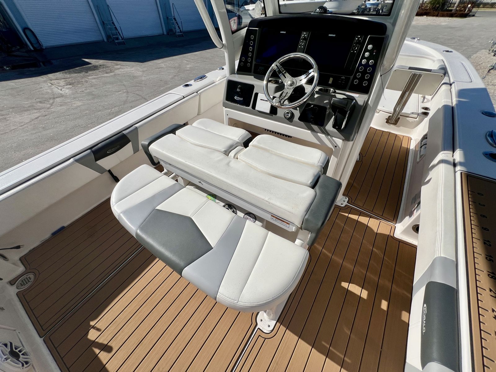 2023 Robalo 266 Cayman-11