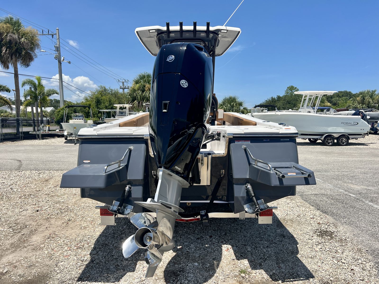 2025 Robalo 266 Cayman-4