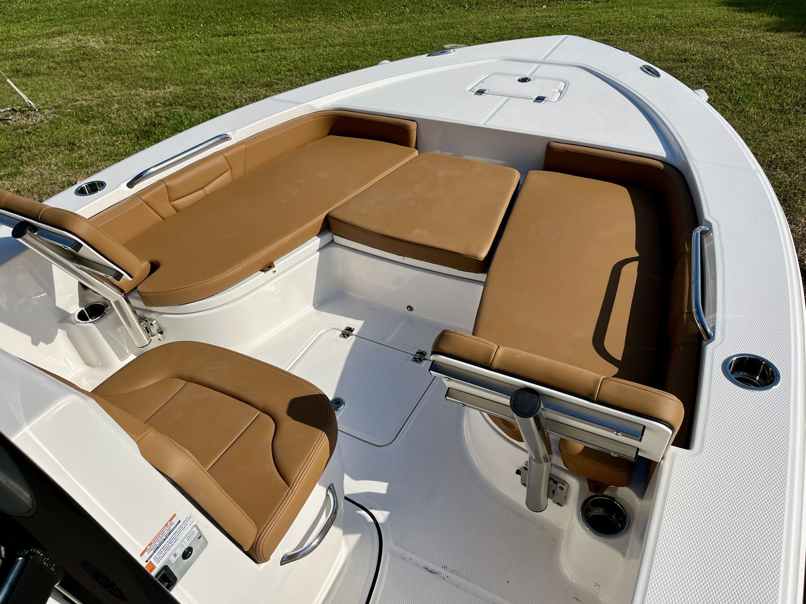 2025 Robalo 226 Cayman-11