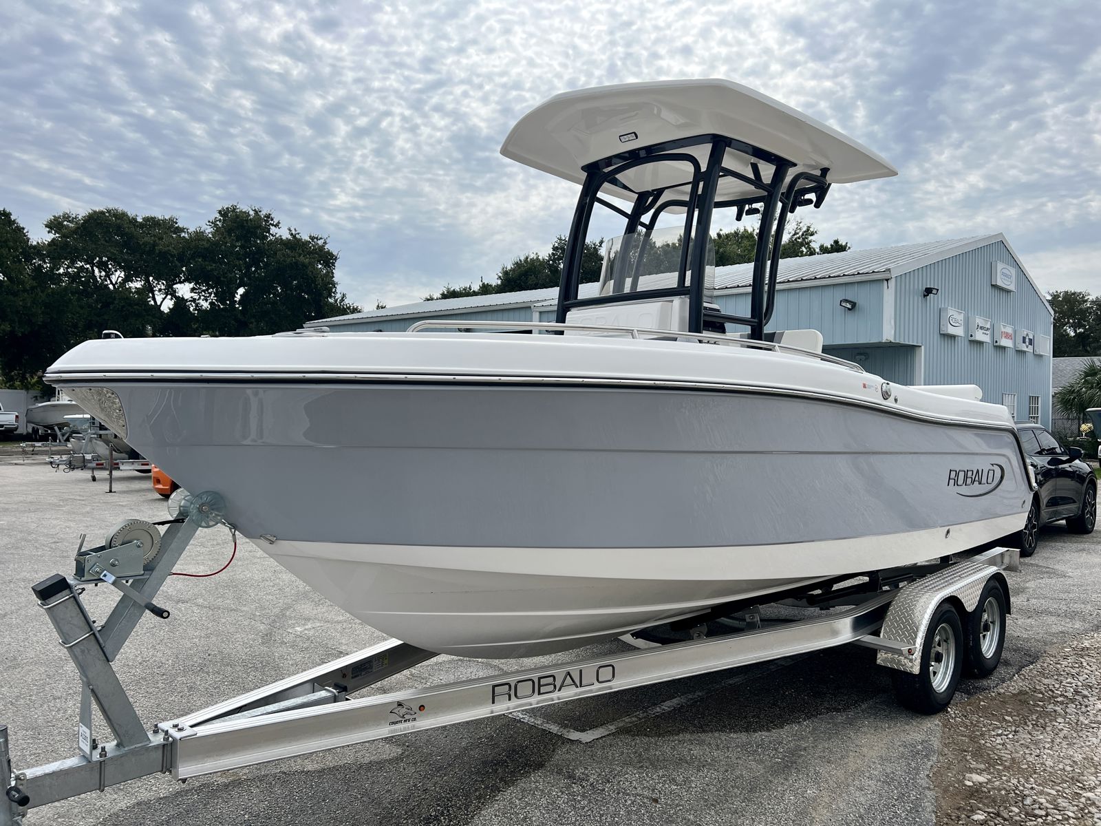 2025 Robalo R2220