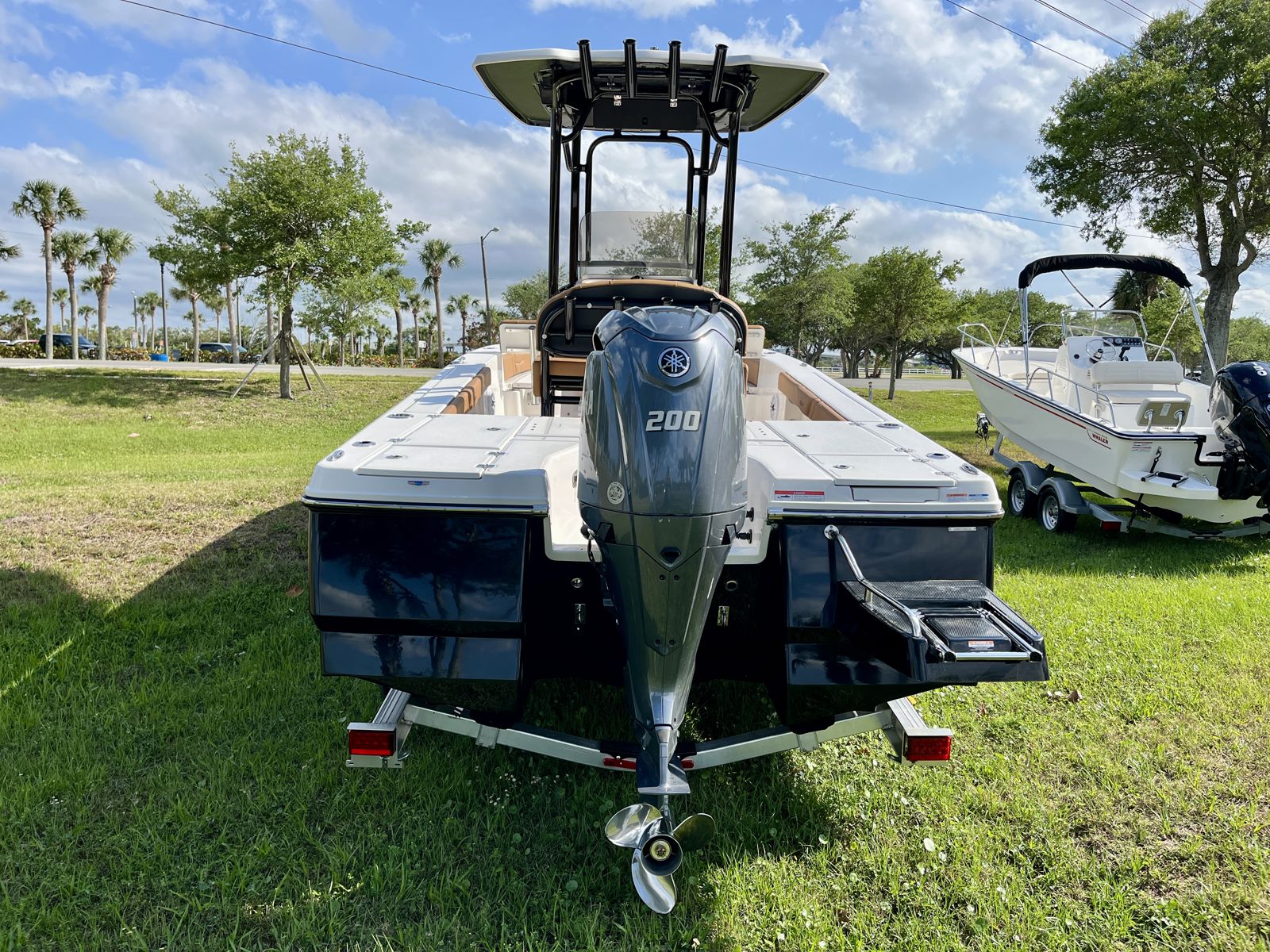 2025 Robalo 226 Cayman-7