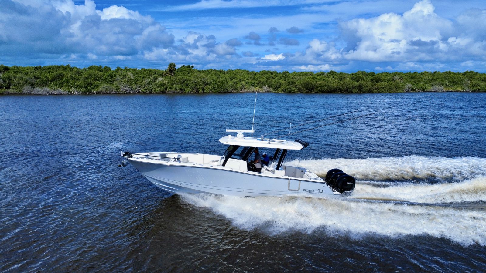2022 Robalo R360-23