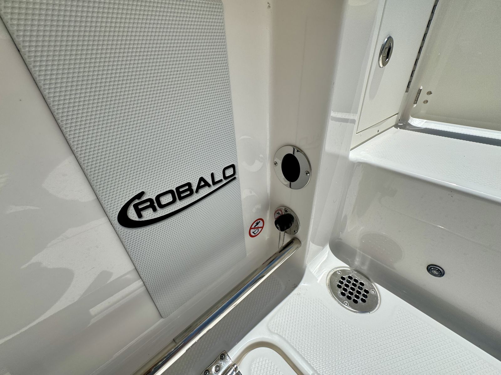 2025 Robalo R257-42