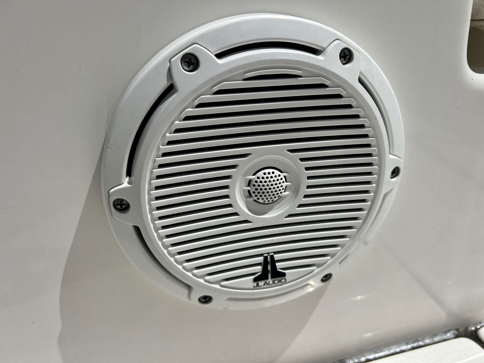 2023 Boston whaler 210 Montauk-24