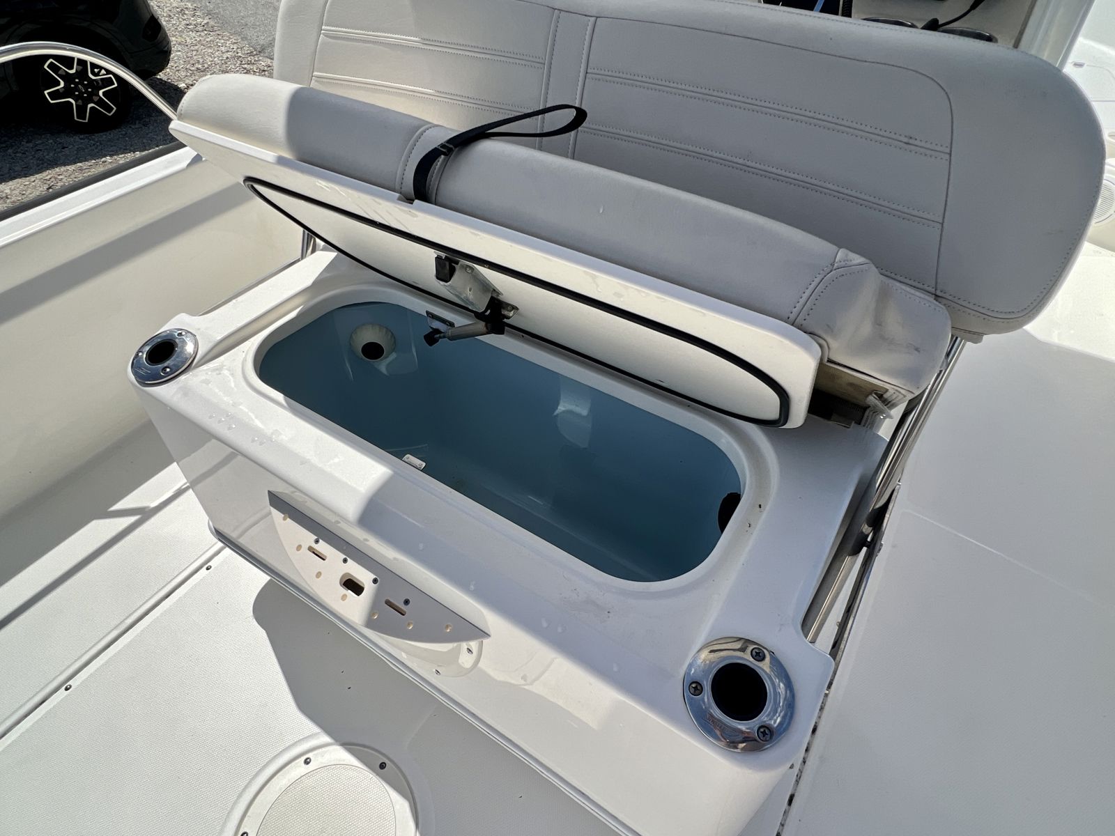 2023 Boston whaler 210 Montauk-22