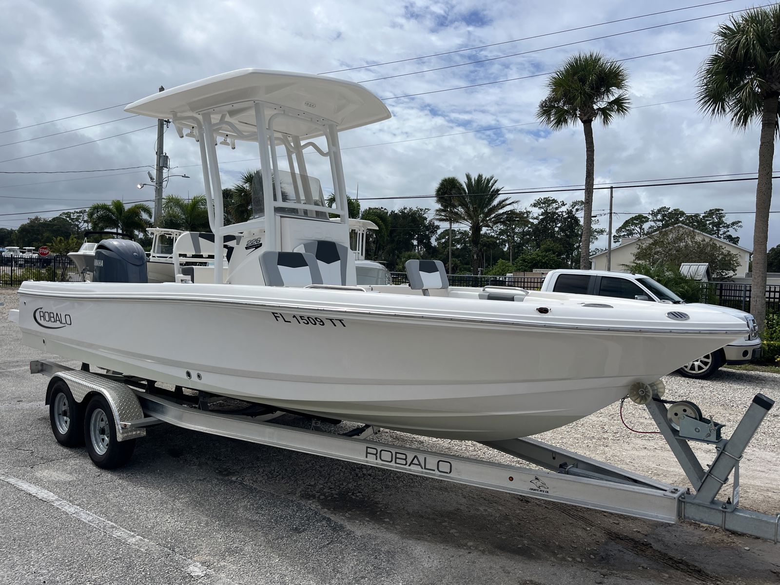 2024 Robalo 226 Cayman-1