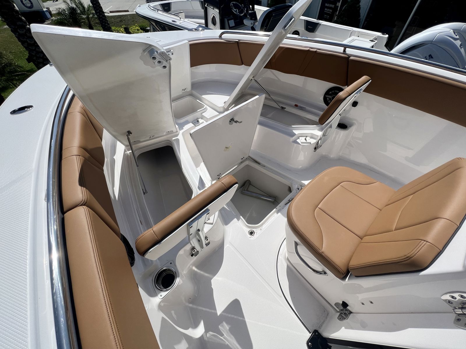 2025 Robalo R270-8