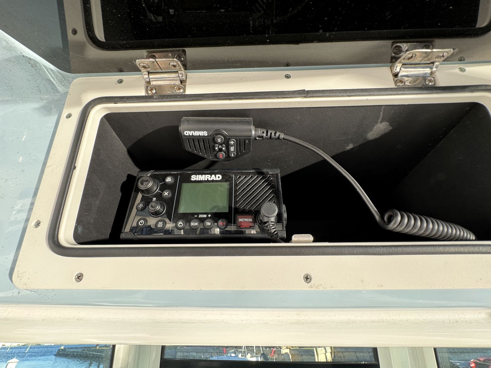 2023 Boston whaler 250 Outrage-15