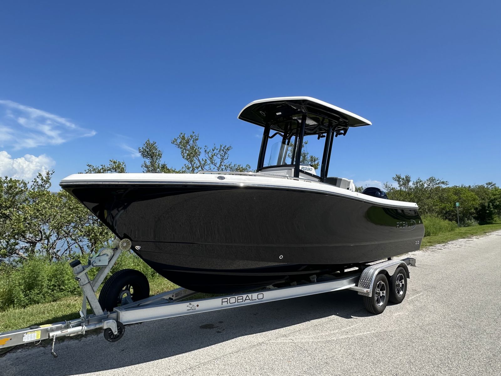 2024 Robalo R230-2