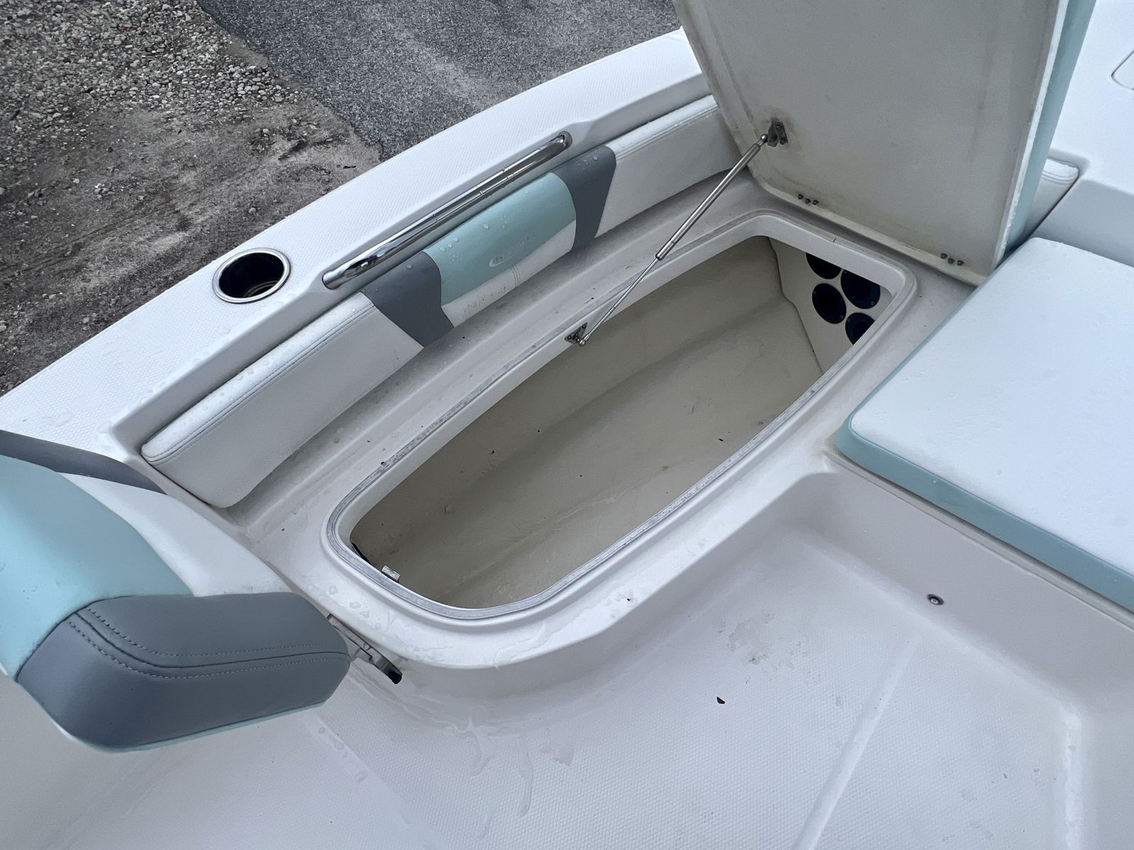 2024 Robalo 206 Cayman-11
