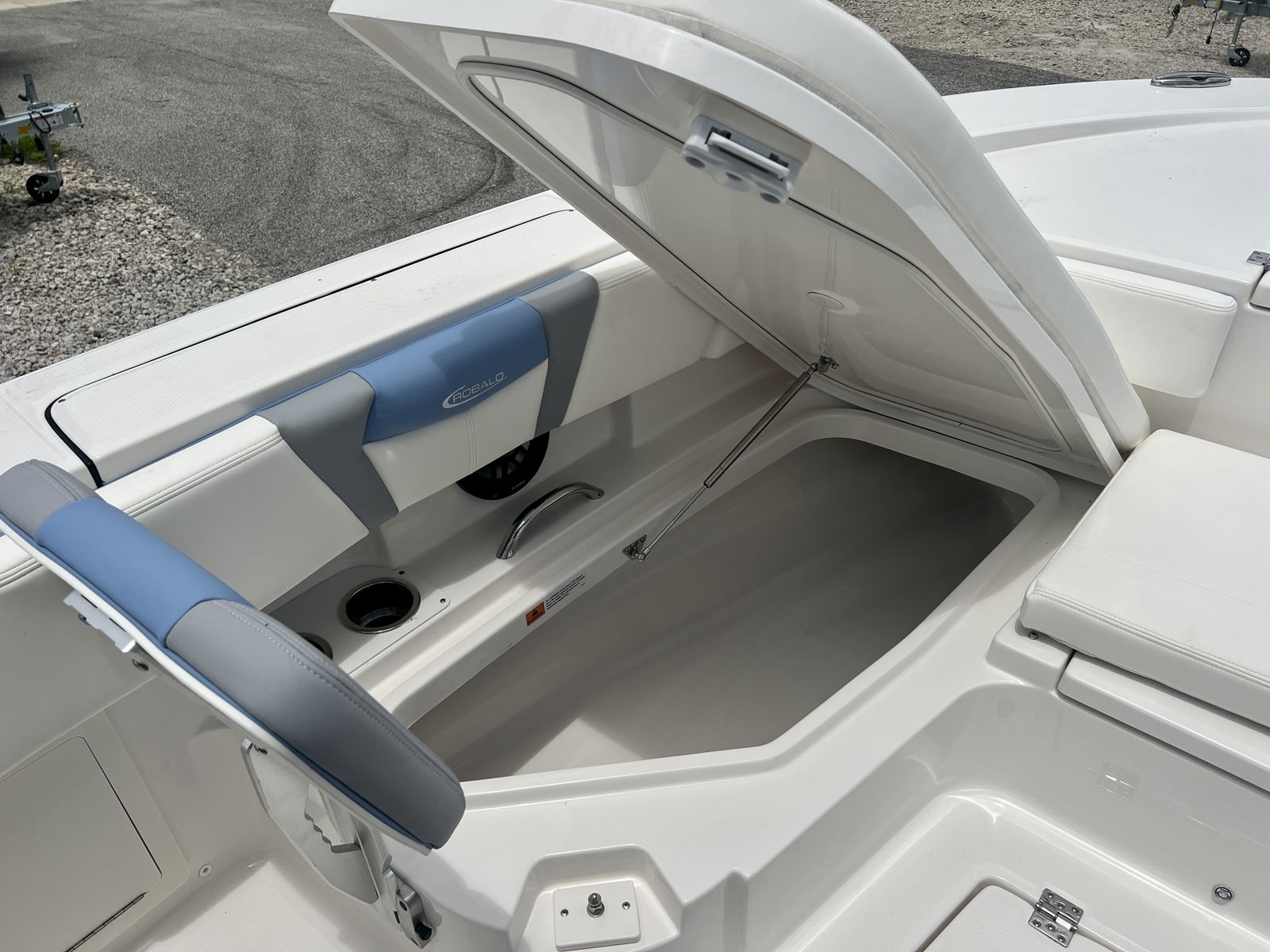 2025 Robalo 266 SD Cayman-19