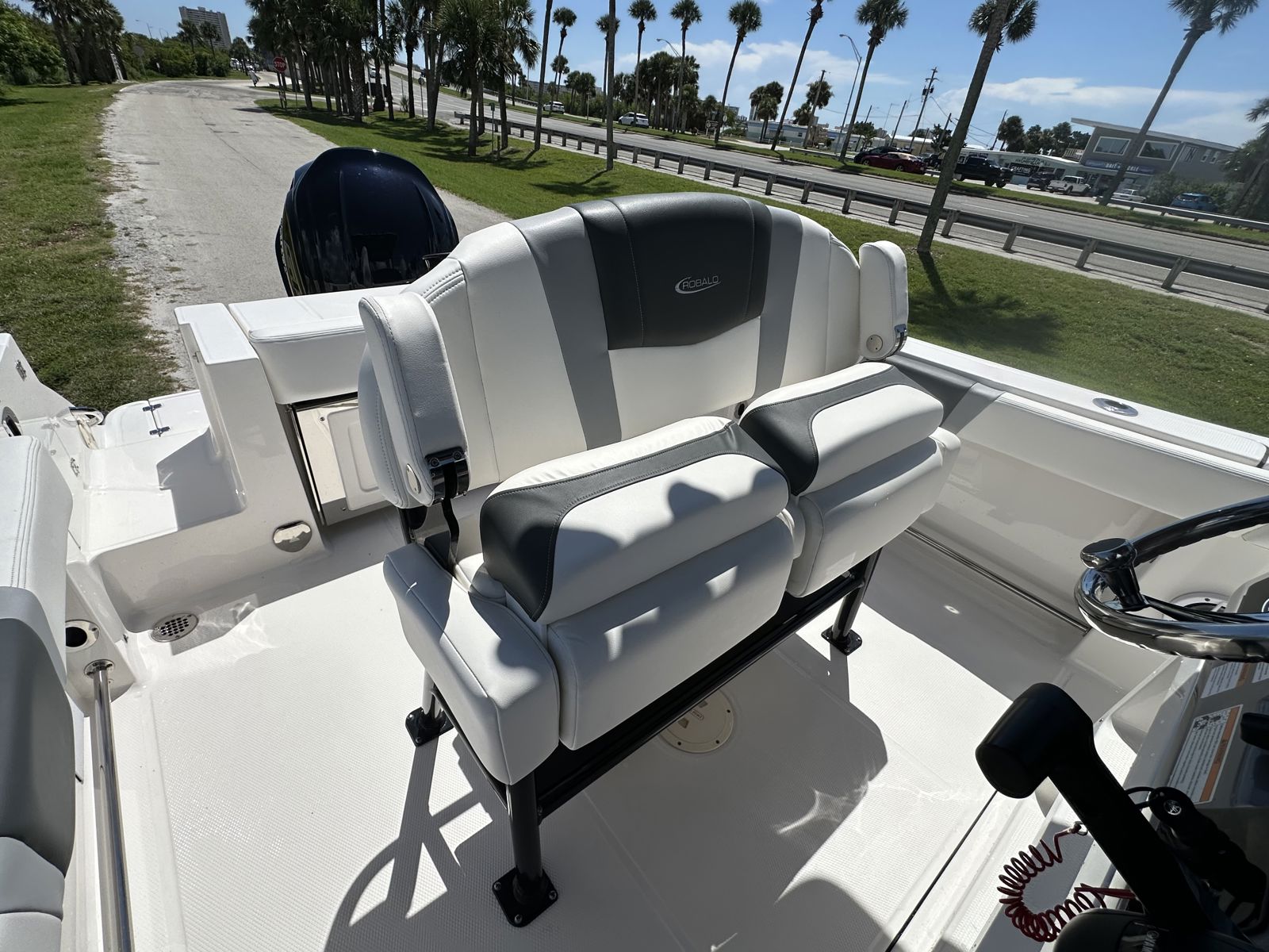 2024 Robalo R230-15