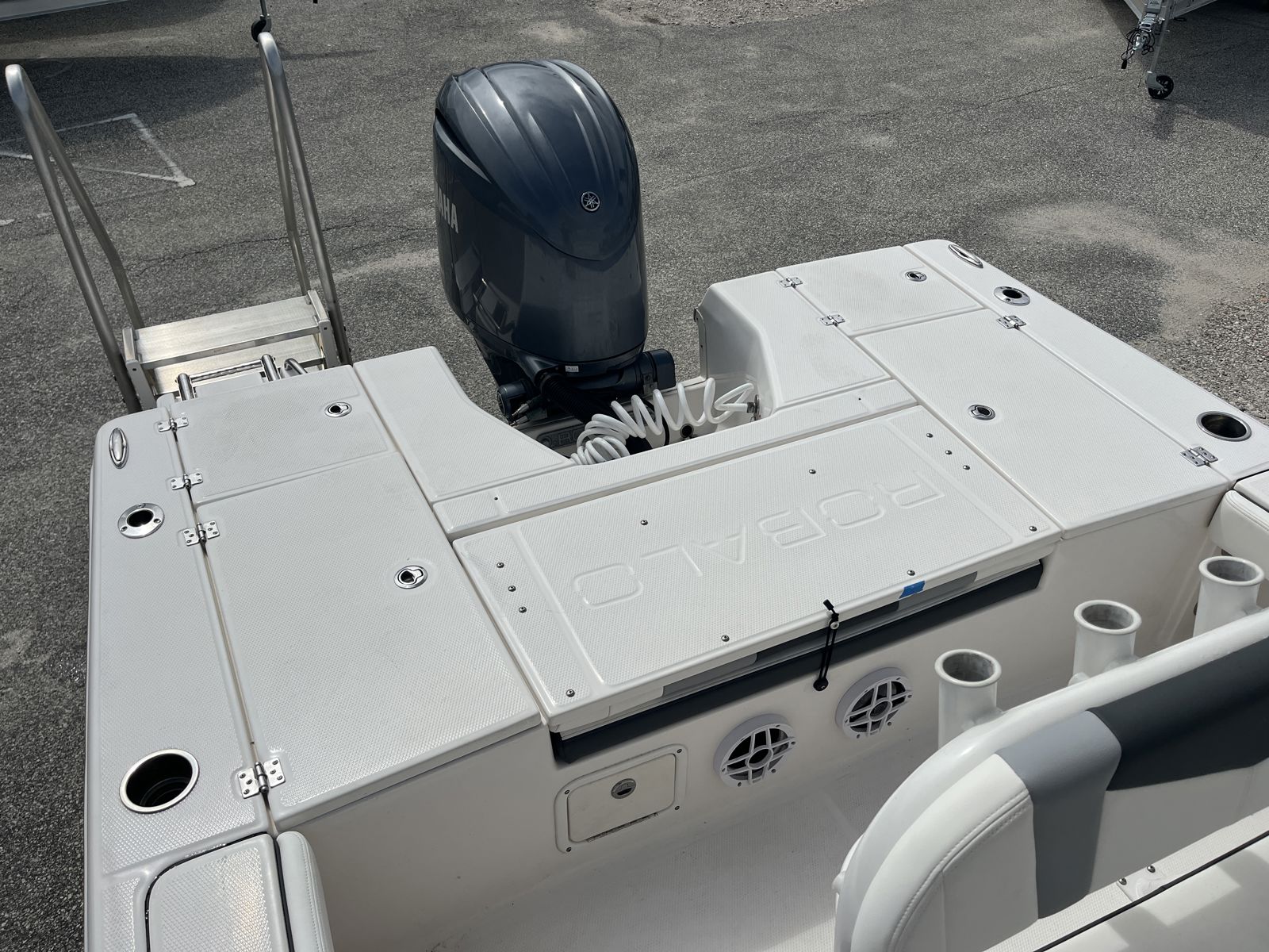 2024 Robalo 226 Cayman-9