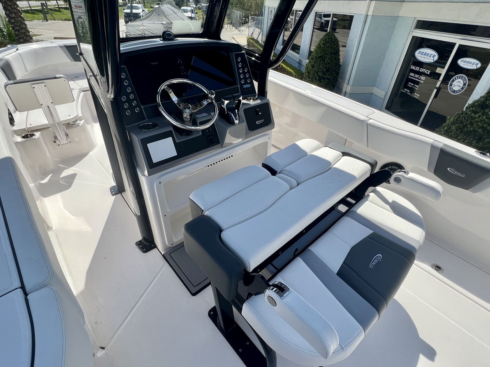 2025 Robalo R250-4