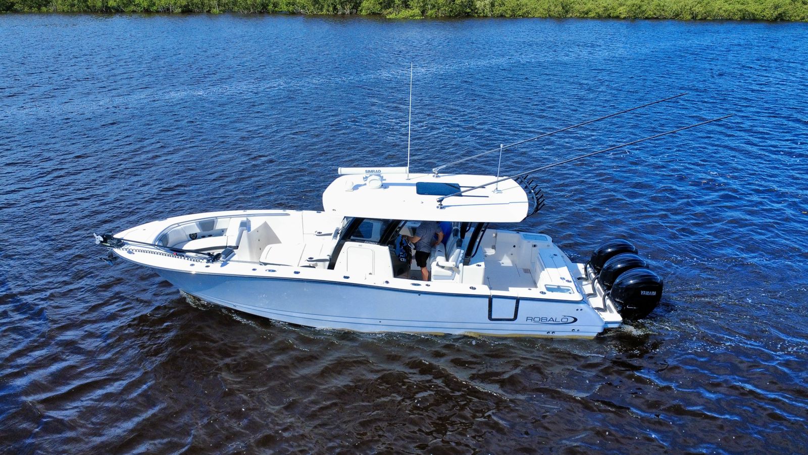 2022 Robalo R360-26