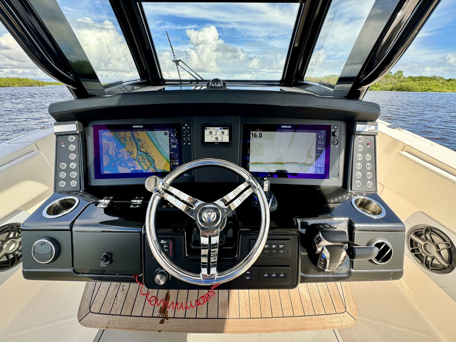2022 Robalo R360-50