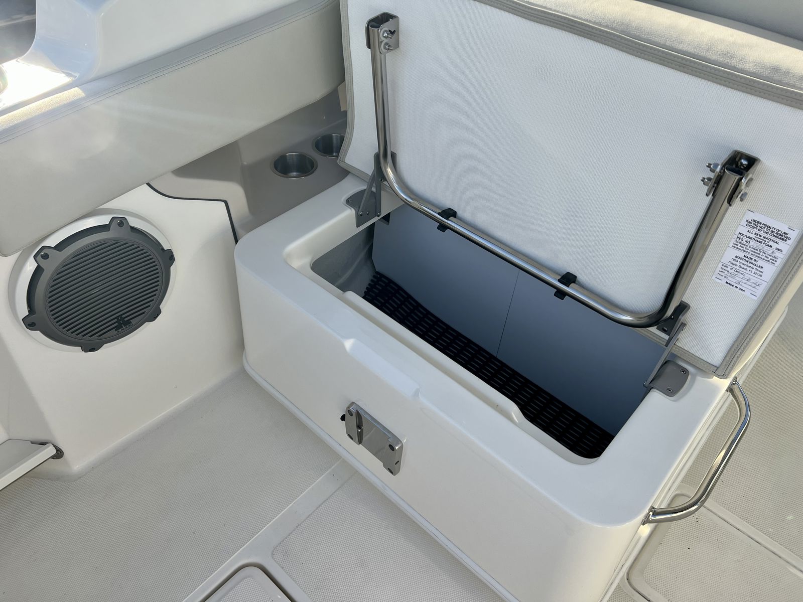 2025 Boston whaler 24VNT-33