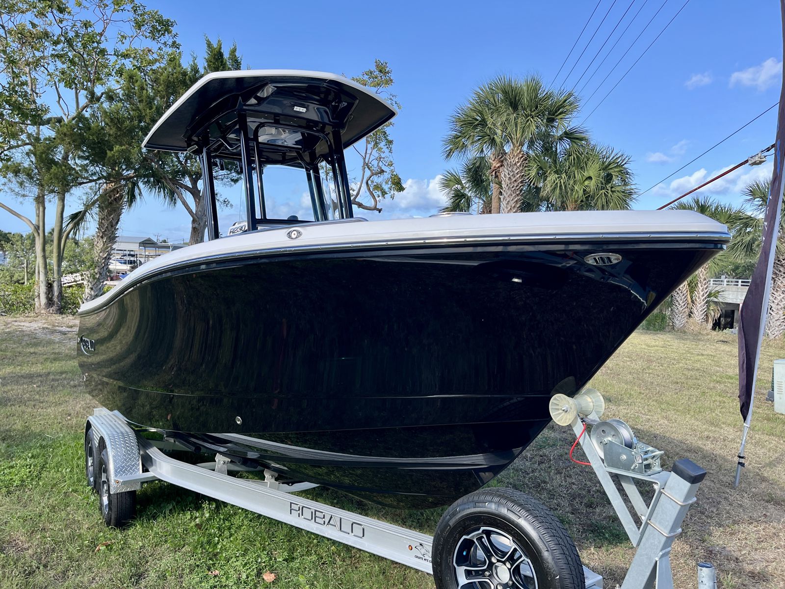 2024 Robalo R2300