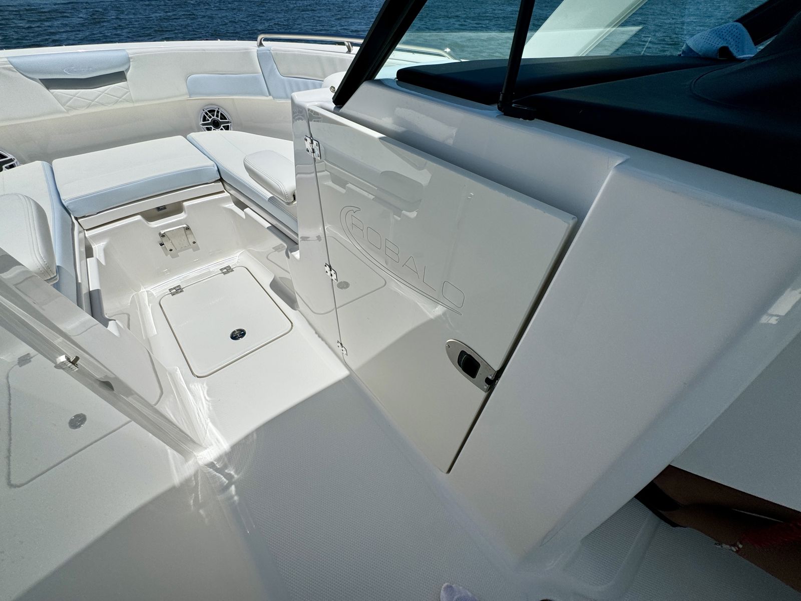 2025 Robalo R257-35