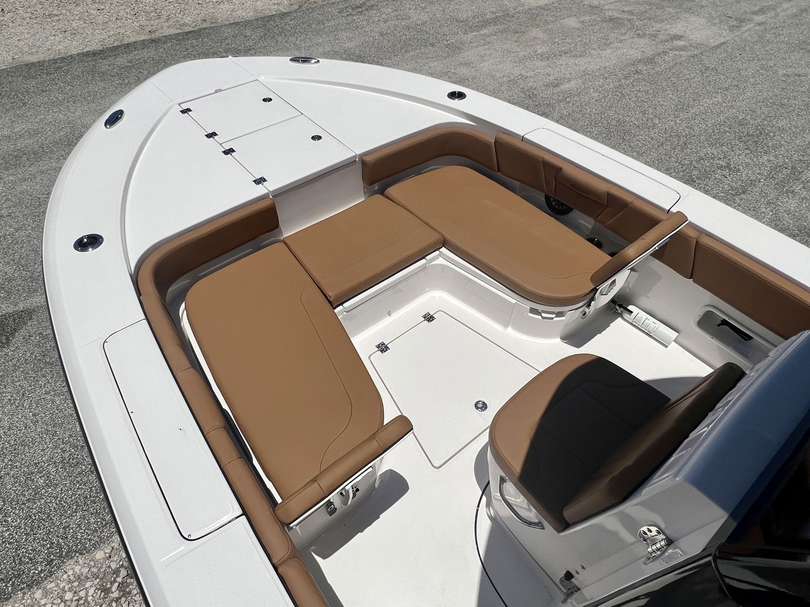 2025 Robalo 266 Cayman-15
